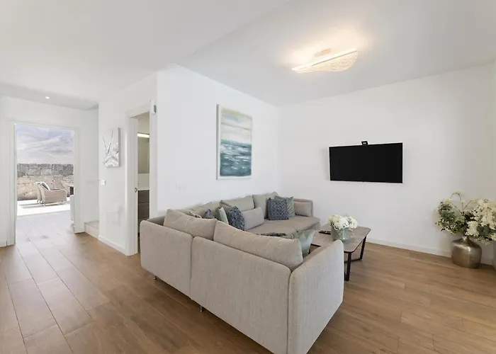 Monarch * Playa Blanca (Lanzarote)